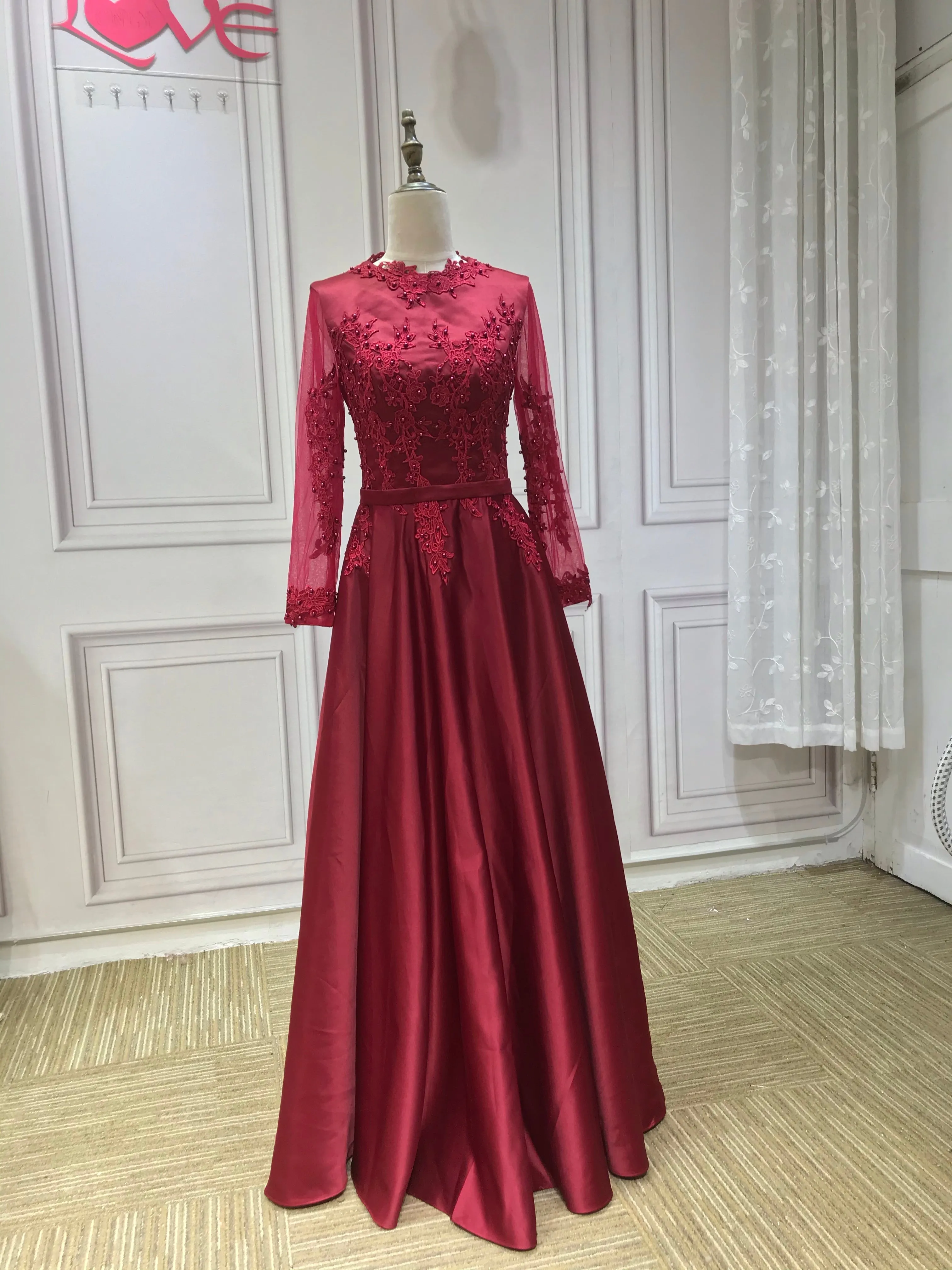 Long sleeves lace appliqués pearls beaded formal red prom muslim event occasion dress 2021 HD6151