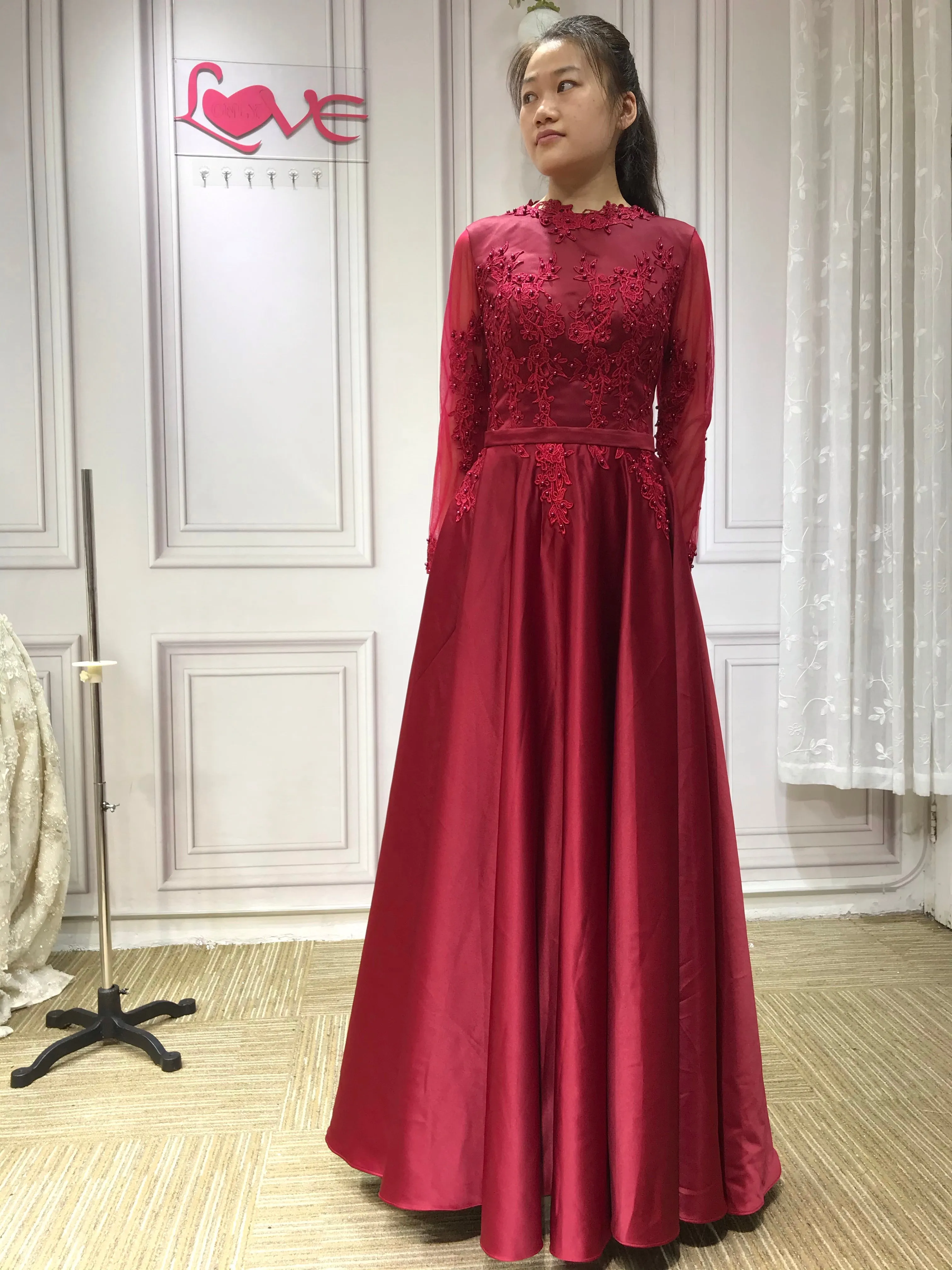 Long sleeves lace appliqués pearls beaded formal red prom muslim event occasion dress 2021 HD6151