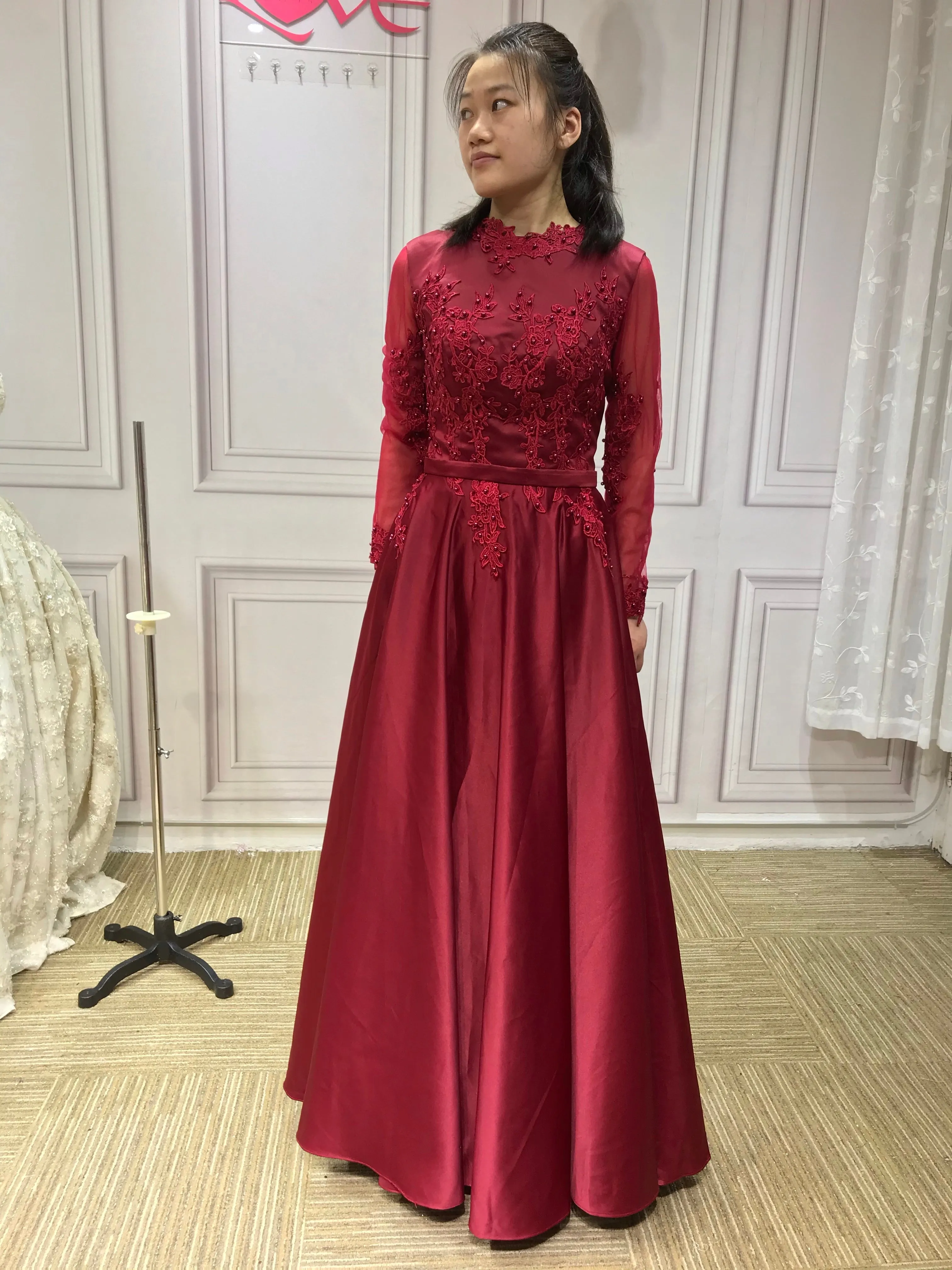 Long sleeves lace appliqués pearls beaded formal red prom muslim event occasion dress 2021 HD6151