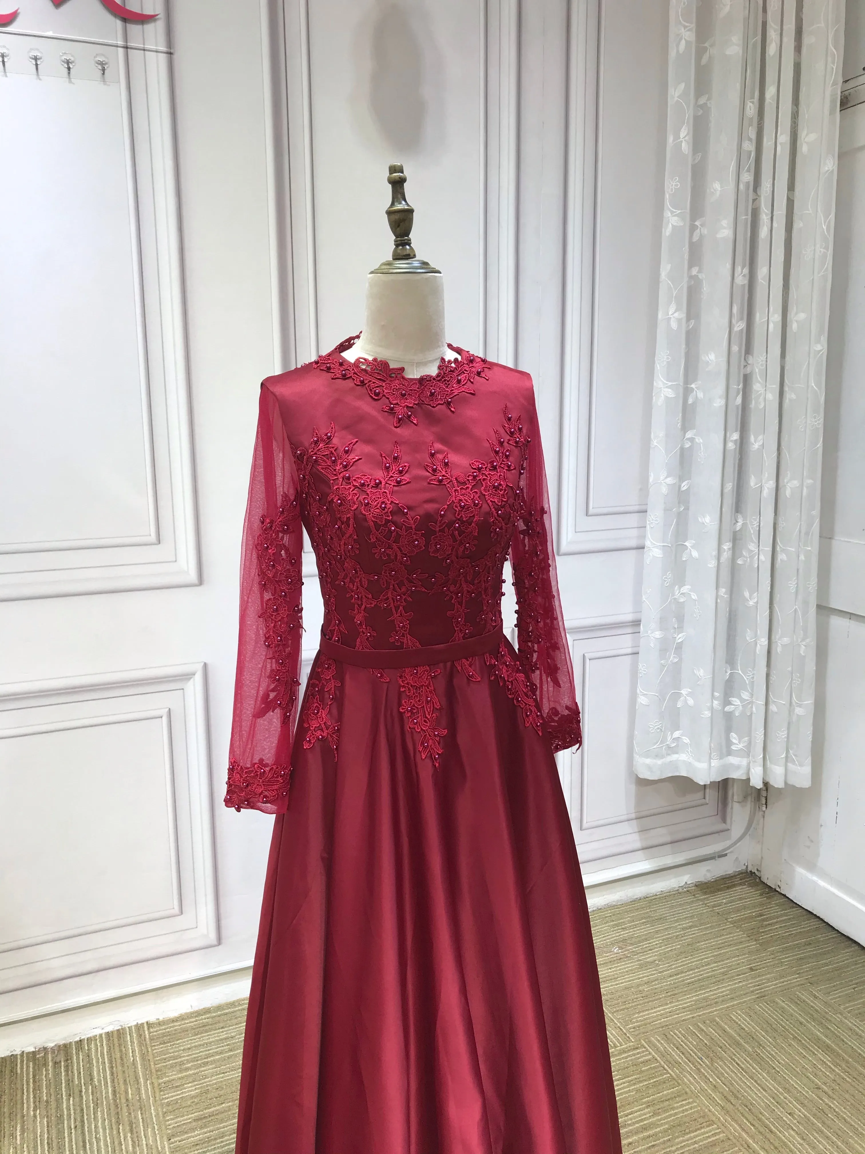 Long sleeves lace appliqués pearls beaded formal red prom muslim event occasion dress 2021 HD6151