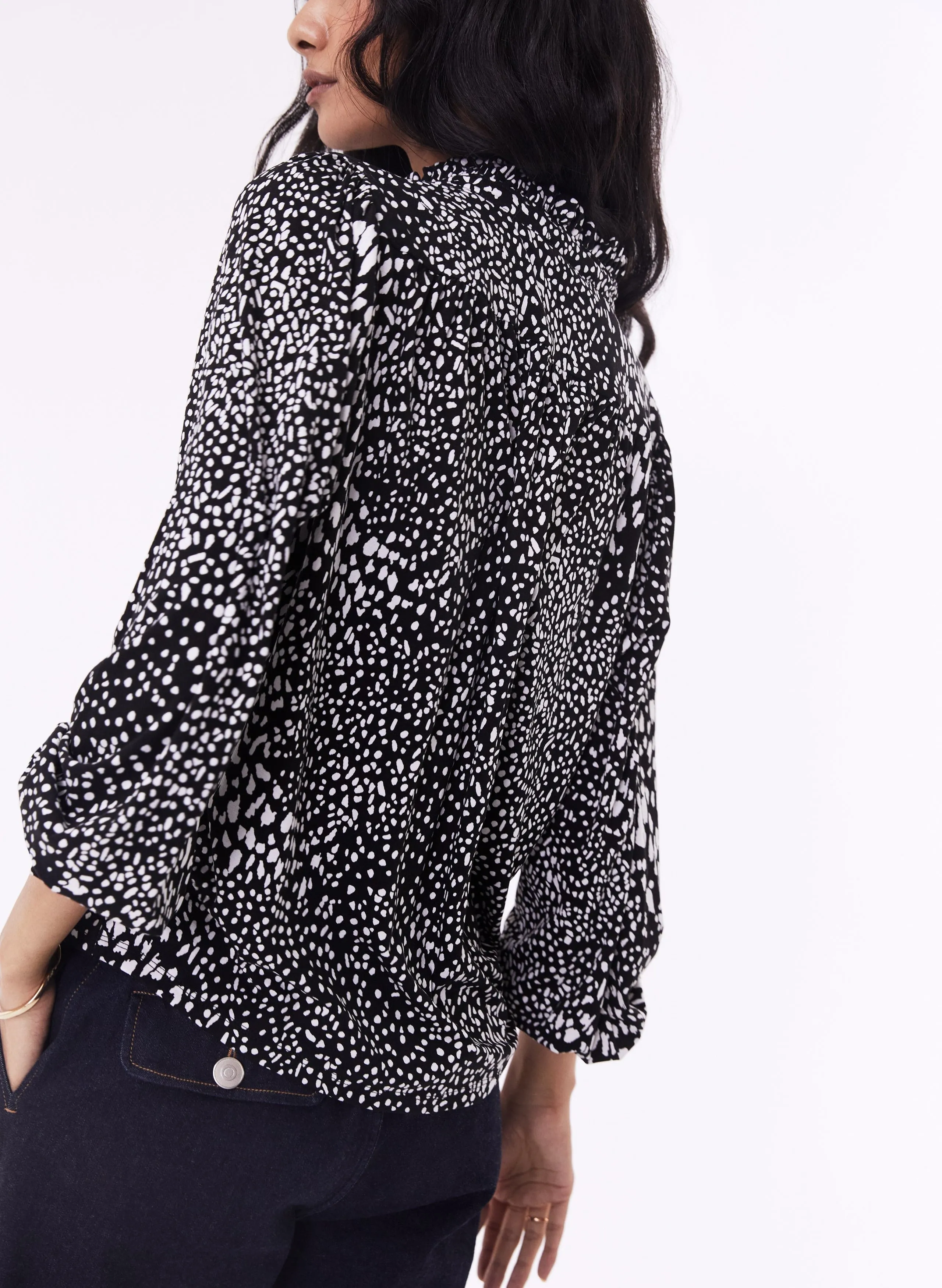 Shirley  LENZING™ ECOVERO™ Blouse | Black Texture