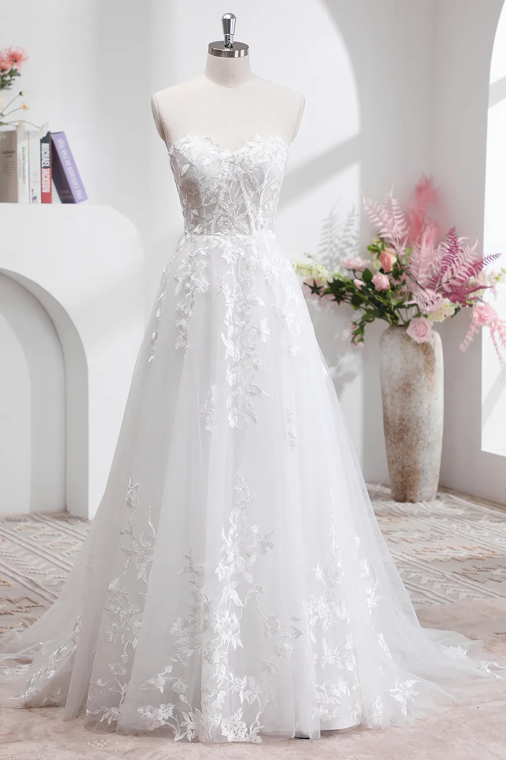 White A Line Tulle Long Sleeves Wedding Dress with Appliques Lace