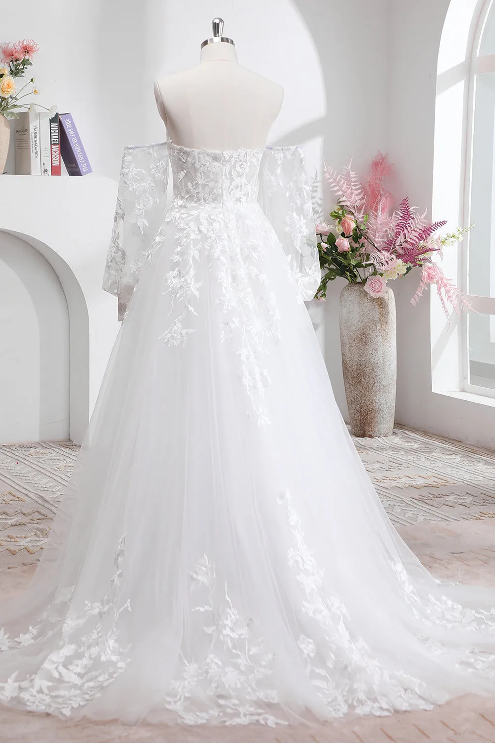 White A Line Tulle Long Sleeves Wedding Dress with Appliques Lace